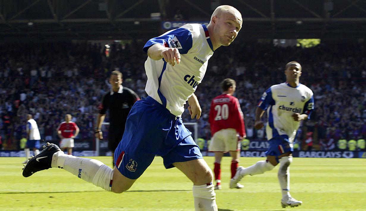 Andy Johnson. Striker Crystal Palace yang telah pensiun pada 2015 ini tercatat menjadi pencetak gol terbanyak dari titik penalti pada tahun 2005, yaitu sebanyak 8 gol. Ia berhasil menyamai raihan Alan Shearer bersama Newcastle United pada tahun 1999. (AFP/Alessandro Abbonizio)