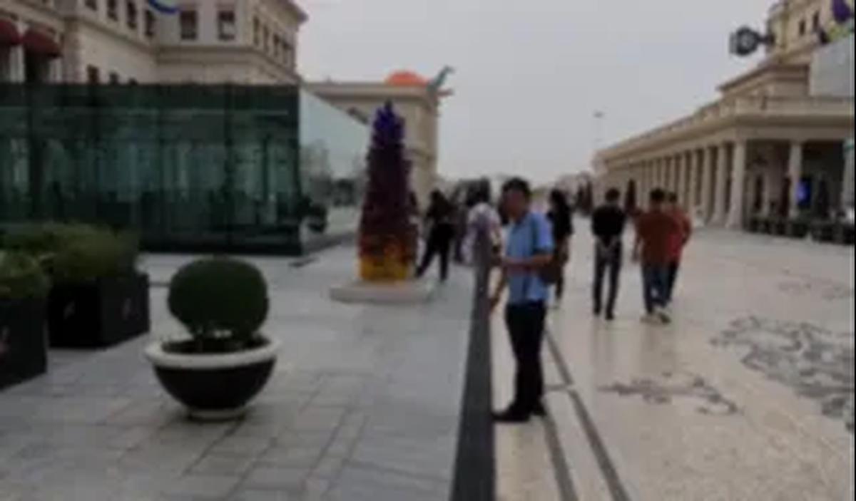 Sejumlah warga negara asing pun turut menyoroti.