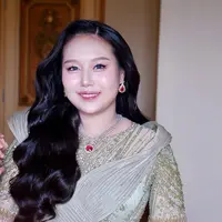 Lihat di sini pesona Sisca Kohl dalam soft douyin makeup look. [@mariapangestu].