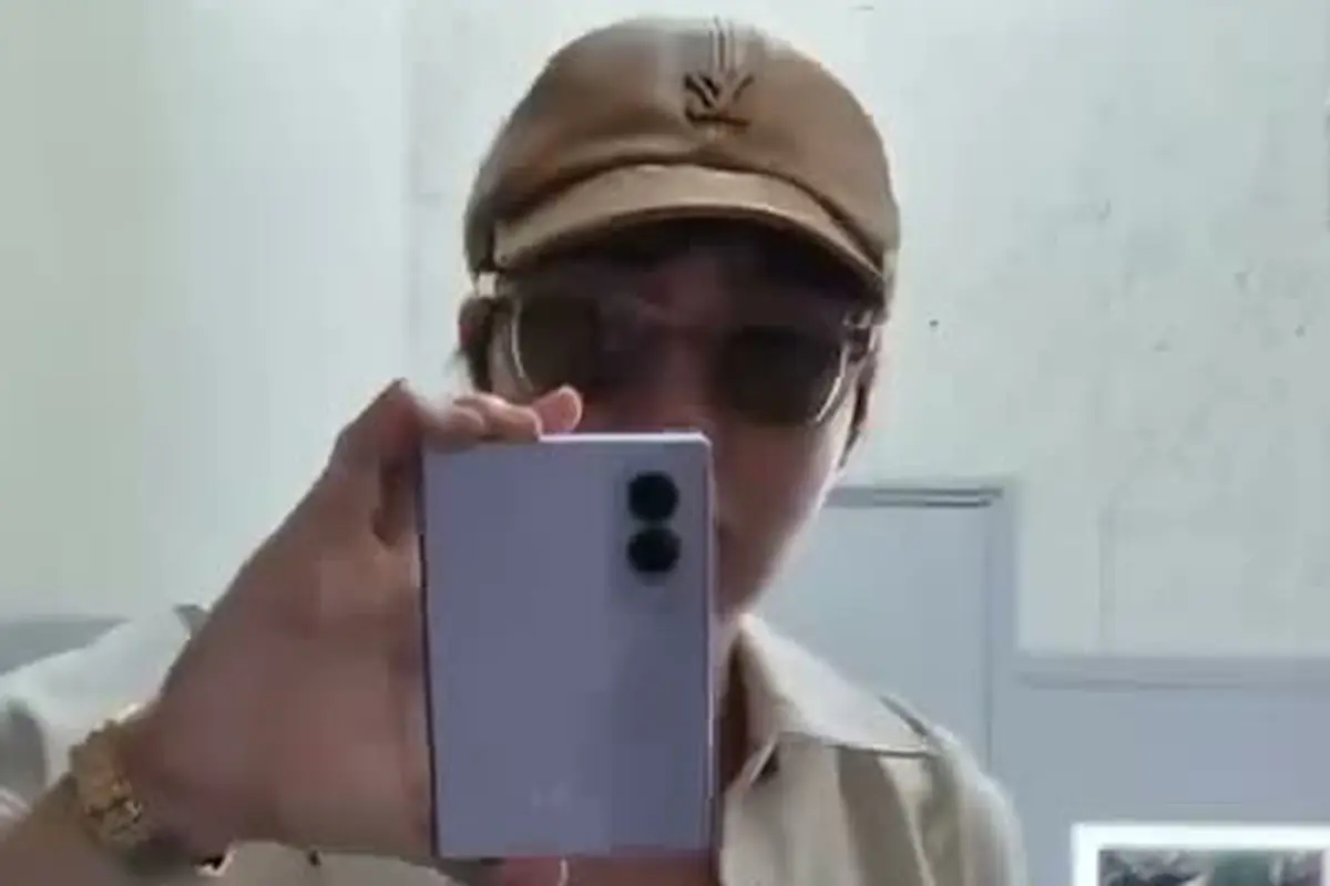 J-Hope BTS Bocorkan Samsung Galaxy Z Fold8. Credit: Instagram jhope (@uarmyhope)