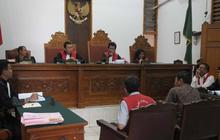 Hakim umroh, sidang tuntutan admin TrioMacan2000 ditunda Senin depan