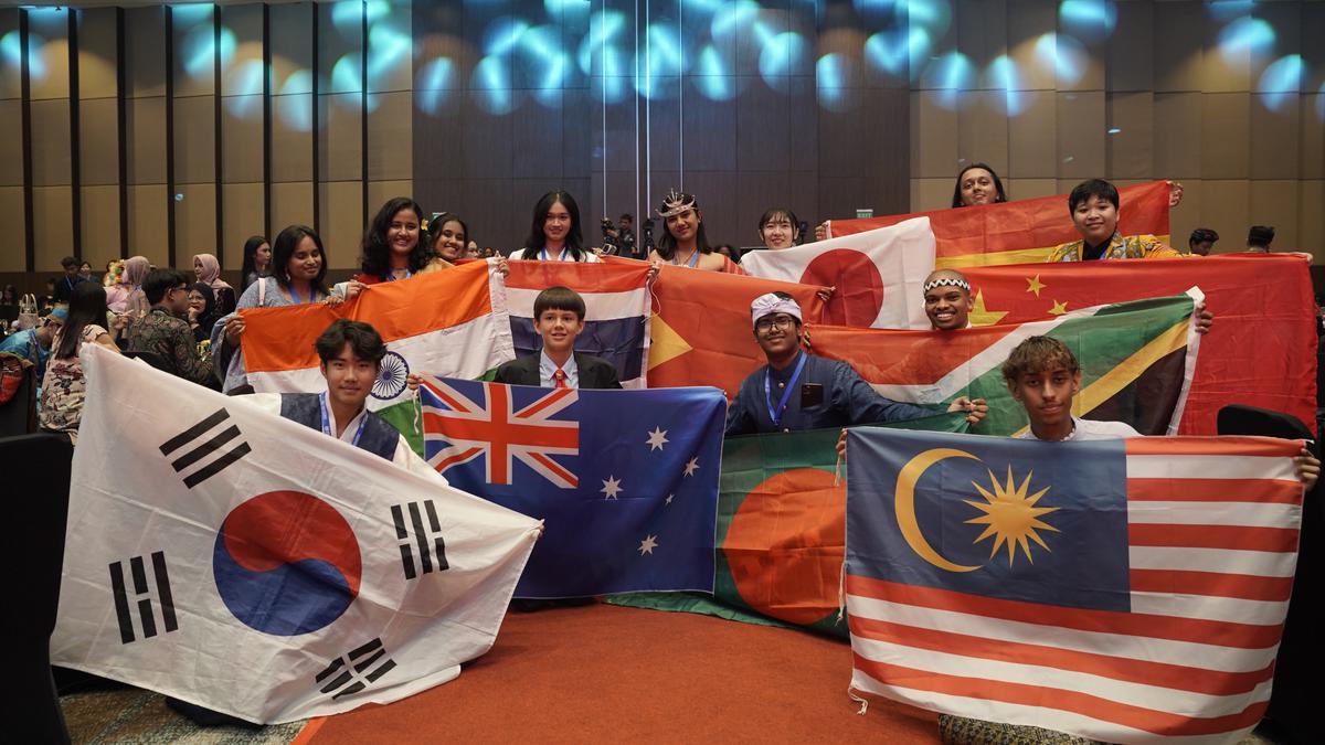 Hadirkan Ratusan Peserta Dunia, AWMUN XII Jadi Forum Diplomasi Internasional yang Ramah untuk Pemula