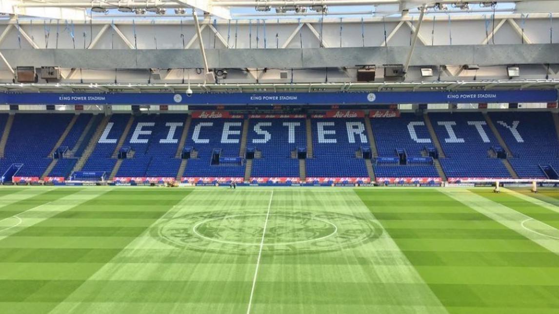 Premier League melarang adanya desain selain desain horizontal untuk lapangan di stadion klub peserta Premier League.