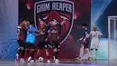 Para pemain Grim Reaper merayakan gol ke gawang Lynx Hunters dalam laga Futsal X Series 2 di GOR UNJ, Rawamangun, Jakarta, Sabtu (17/01/2026). (Bola.com/Bagaskara Lazuardi)