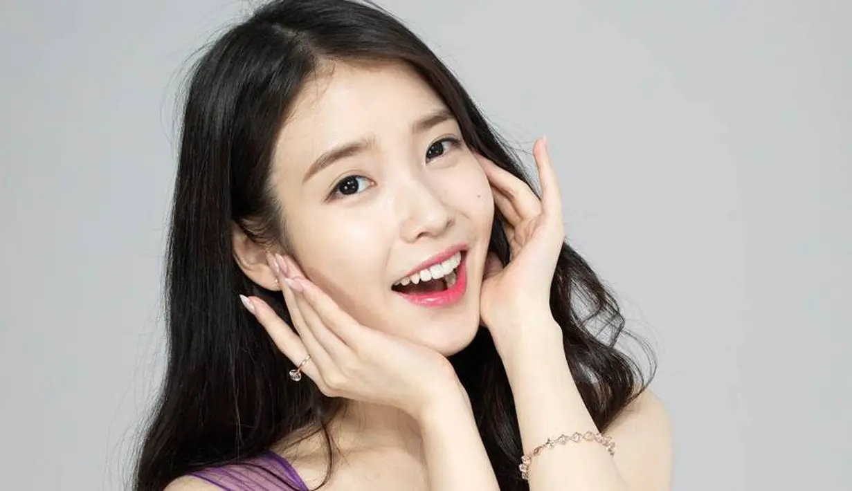 "Aku menyukai naskahnya karena kata-kata dan ekspresinya sangat sederhana namun tetap sulit untuk dilakukan," ujar IU yang dilansir dari Soompi. (Kmazing)