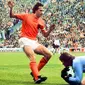 1.Johan Cruyff (Belanda), legenda sepak bola dunia ini meraih Ballon d'Or pada tahun 1971, 1973 dan 1974. Prestasi terbaiknya adalah Piala Dunia 1974, dengan membawa Belanda ke final sebelum akhirnya takluk dari Jerman Barat. (AFP/Staff)