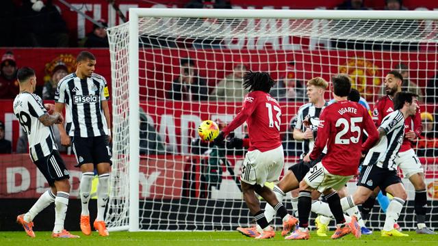 Foto: Patrick Dorgu Beri Kado Kemenangan untuk MU di Boxing Day Liga Inggris