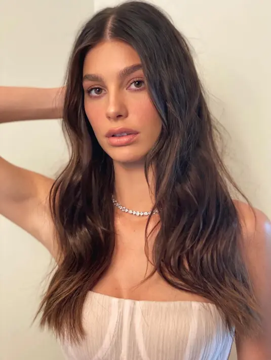 Camila Morrone, sebelum akhirnya dikabarkan dekat dengan Gigi Hadid Leonardo DiCaprio menjalin hubungan cukup lama dengan model asal Argentina ini. Keduanya menjalin hubungan selama kurang lebih 4 tahun, namun dikabarkan putus pada Agustus 2022. (Instagram/camilamorrone)