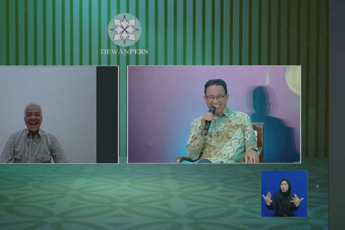 Ganjar Pranowo menyapa Anies Baswedan di acara Dewan Pers, Sabtu malam (10/2/2024).