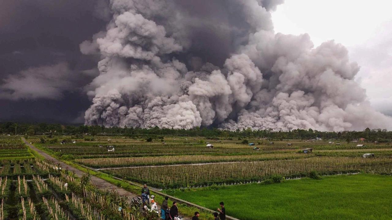 5 Gunung Berapi Aktif di Indonesia yang Berpotensi Meletus