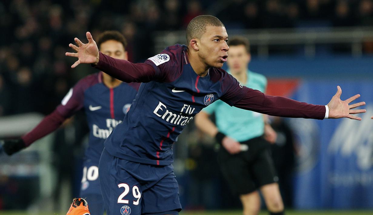 Kylian Mbappe merayakan gol ke gawang Marseille pada lanjutan Ligue 1 Prancis di Parc des Princes Stadium, Paris, (25/2/2018). PSG menang 3-0. (AP/Thibault Camus)