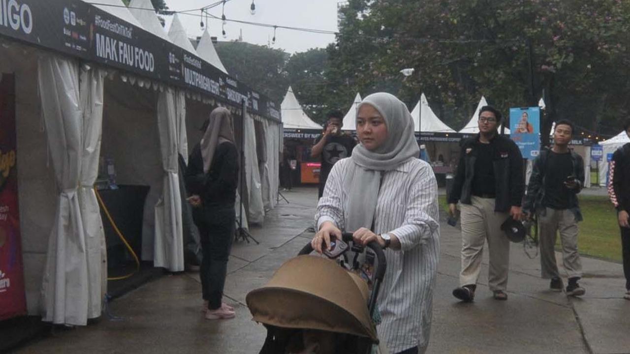Selain itu, TikTok Food Fest 2024 juga menghadirkan berbagai merchan ternama, di antaranya&nbsp;Yoshinoya, Xing Fu Tang, Kokumi, Eatlah, dan masih banyak lagi.&nbsp;Merdeka.com/Imam Buhori