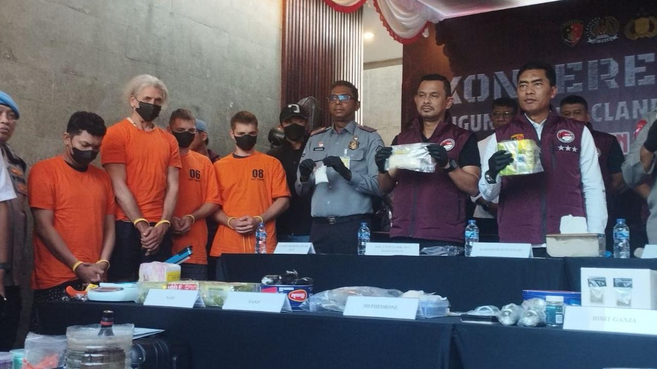 Selain itu, dalam telegram itu ada kode yang di tempel di wilayah darkweb atau situs gelap diduga banyak orang tidak tahu kode tersebut.<br>