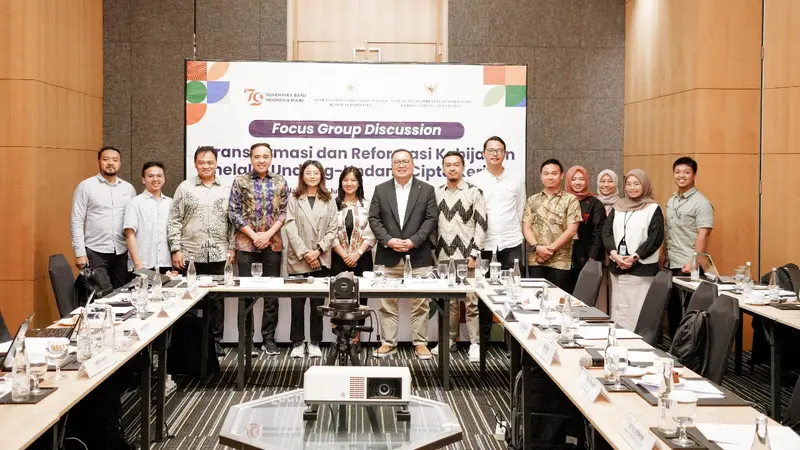 Satgas Percepatan Sosialisasi UU Cipta Kerja menggelar serial FGD pertama untuk penerbitan buku yang mengusung tema, "Tranformasi dan Reformasi Kebijakan Melalui UU Cipta Kerja" bersama pakar di Jakarta, 30 Juli 2024.