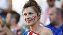 Fans Kroasia tengah serius menyaksikan timnya melawan Spanyol pada grup D di Stadion de Bordeaux, Bordeaux, Prancis, (21/6/16). (REUTERS/Michael Dalder)