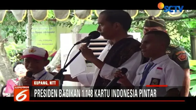Jokowi Bagikan 1.100 KIP ke Pelajar Yatim Piatu Kupang
