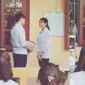 Momen viral cowok nembak cewek di sekolah (Sumber: Twitter/jangansokkerass)