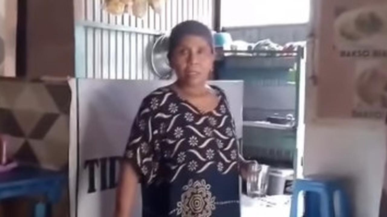 ⁠Harga Soto Pakai Nasi di Warung Papua Rp140 Ribu, Netizen Sebut Jangan Kaget 'Semua Bahan Dikirim Pakai Pesawat
