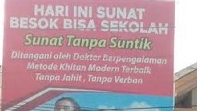 5 Papan Iklan Layanan Sunat Ini Bikin Tepuk Jidat