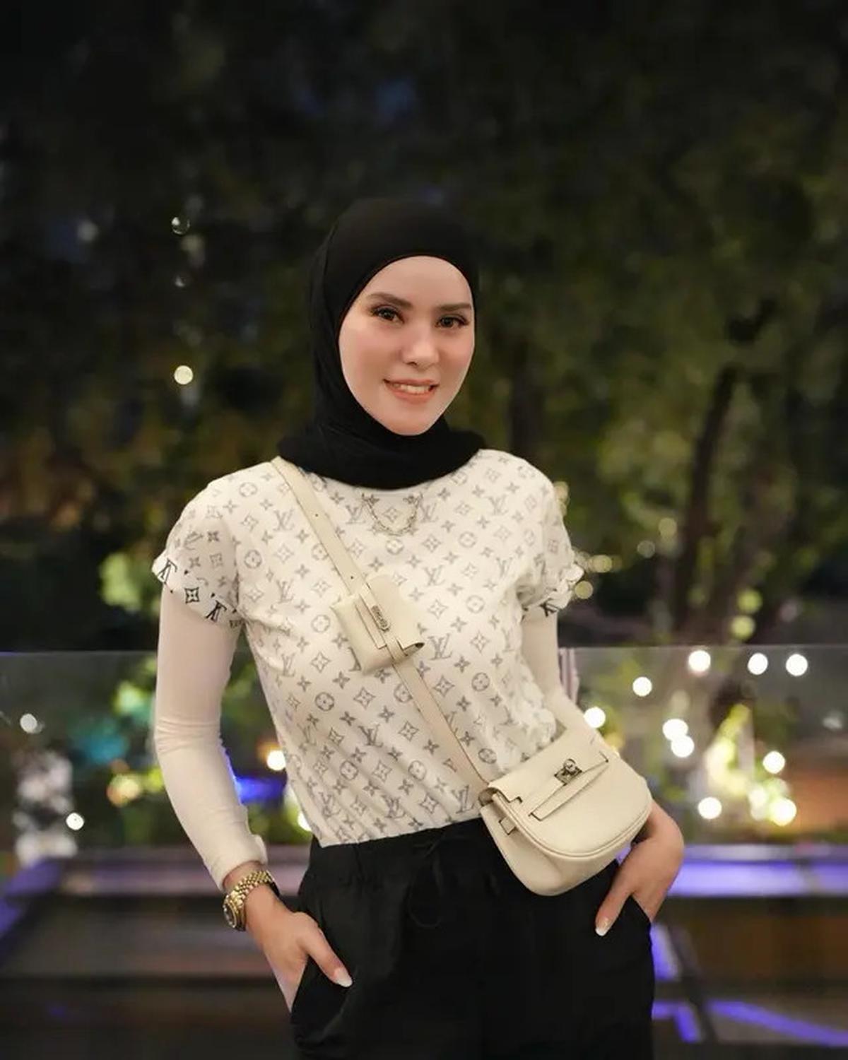 Potret 6 Artis Blasteran yang Putuskan Berhijab, Pesonanya Makin Terpancar