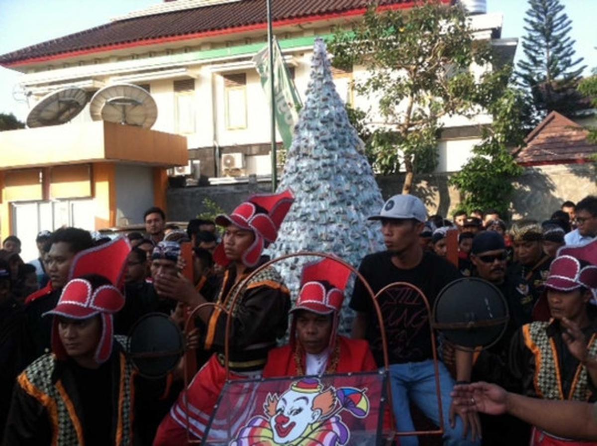 Ratusan warga Yogya serbu Grebeg Gunungan 4.000 batu akik