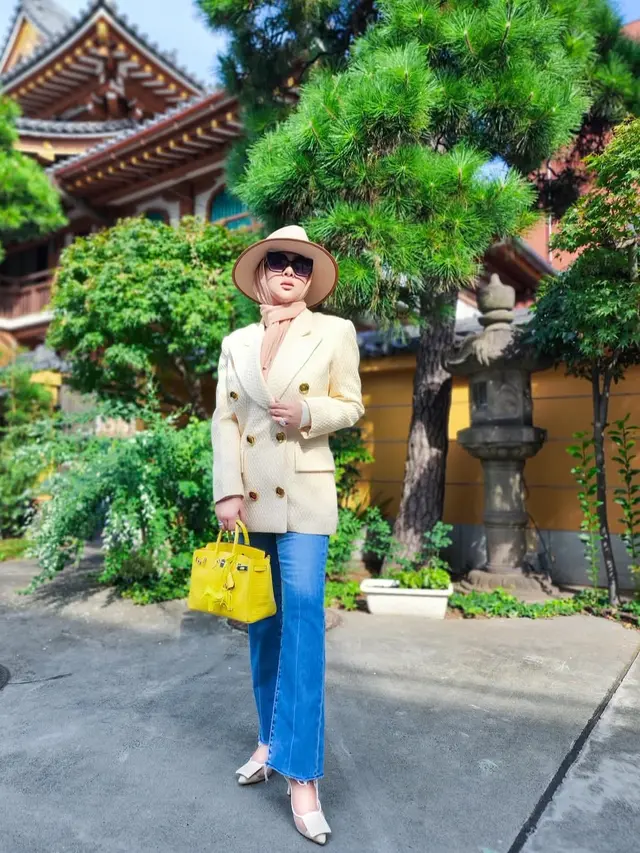 7 Outfit Syahrini dengan Blazer, Inspirasi Gaya Trendi dan Elegan