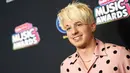 "Seperti Justin Bieber!" tulis seorang netizen dengan akun @imtiaz_ahmd_shawn di laman Instagram Charlie Puth. (Getty Images/Yahoo)