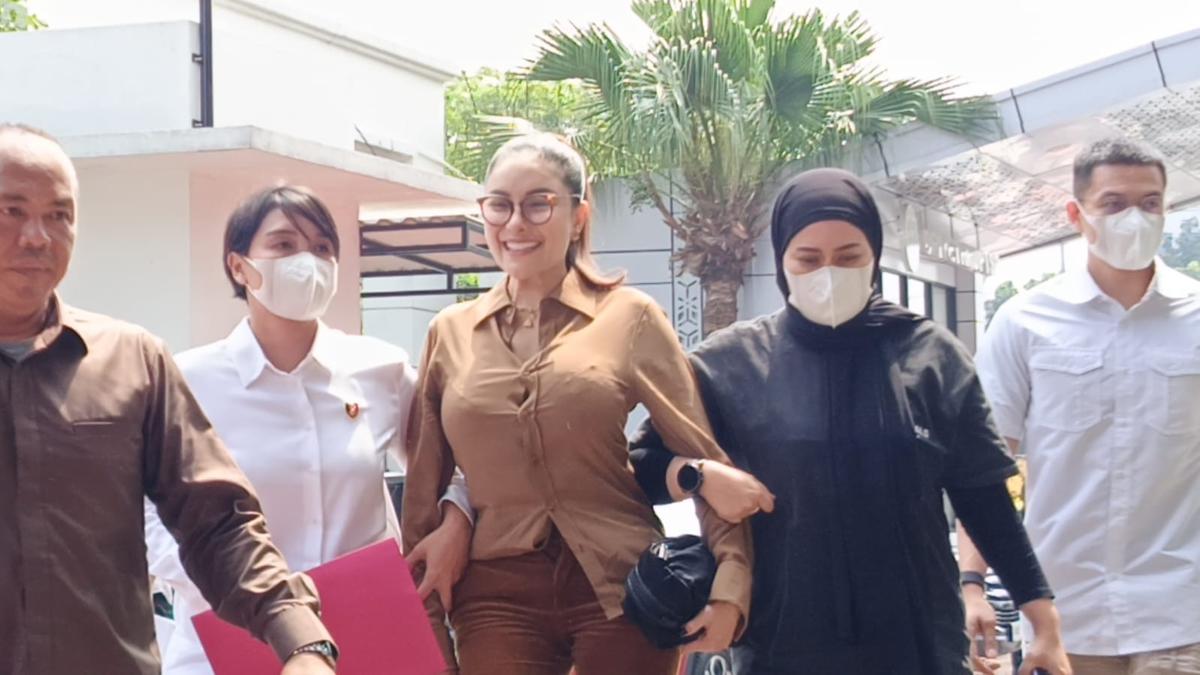 Pihak Reza Gladys Ikut Mengawal Pelimpahan Nikita Mirzani ke Kejari