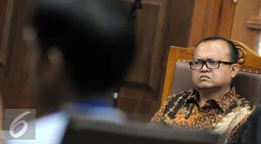 Terdakwa kasus suap anggota DPR di Kejaksaan Tinggi Sumatera Utara dan Kejaksaan Agung, Patrice Rio Capella mengikuti sidang lanjutan di Pengadilan Tipikor, Jakarta, Senin (23/11). (Liputan6.com/Helmi Afandi)