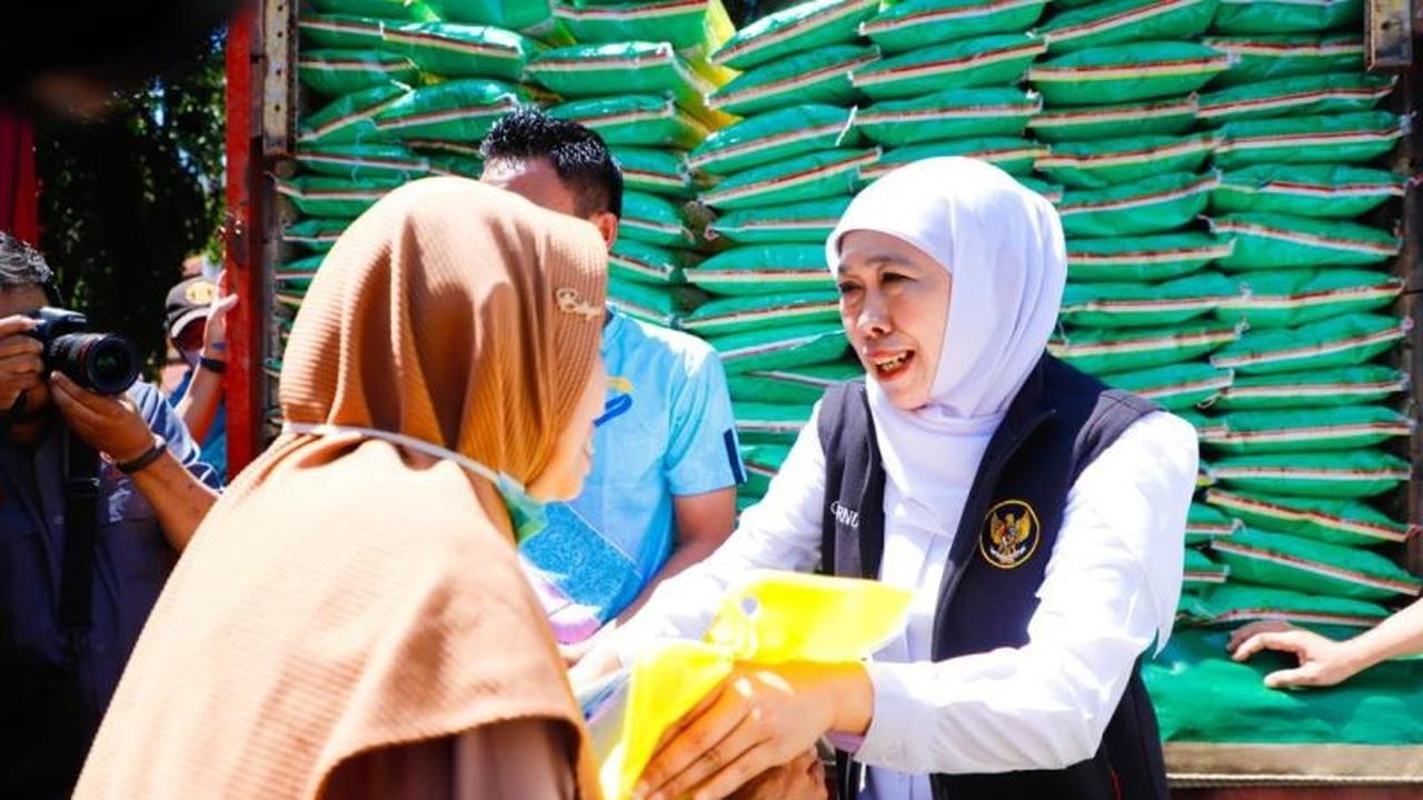 Gubernur Jatim Kendalikan Inflasi, Gelar Pasar Murah di Sumenep: Harga Bahan Pokok Lebih Terjangkau!