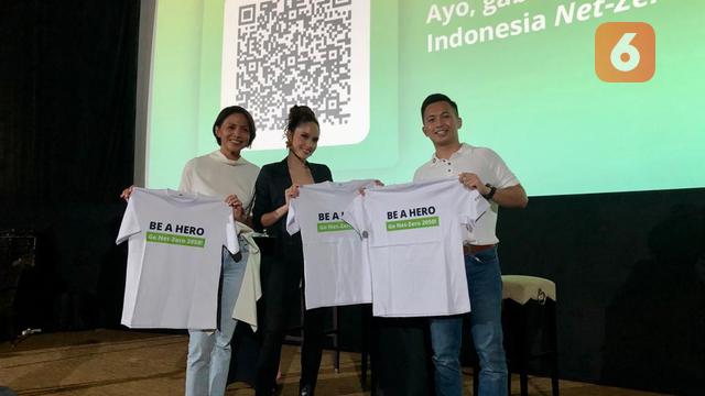 Pemberian baju dari FPCI di Djakarta Theatre pada hari Sabtu (24/6/2023)