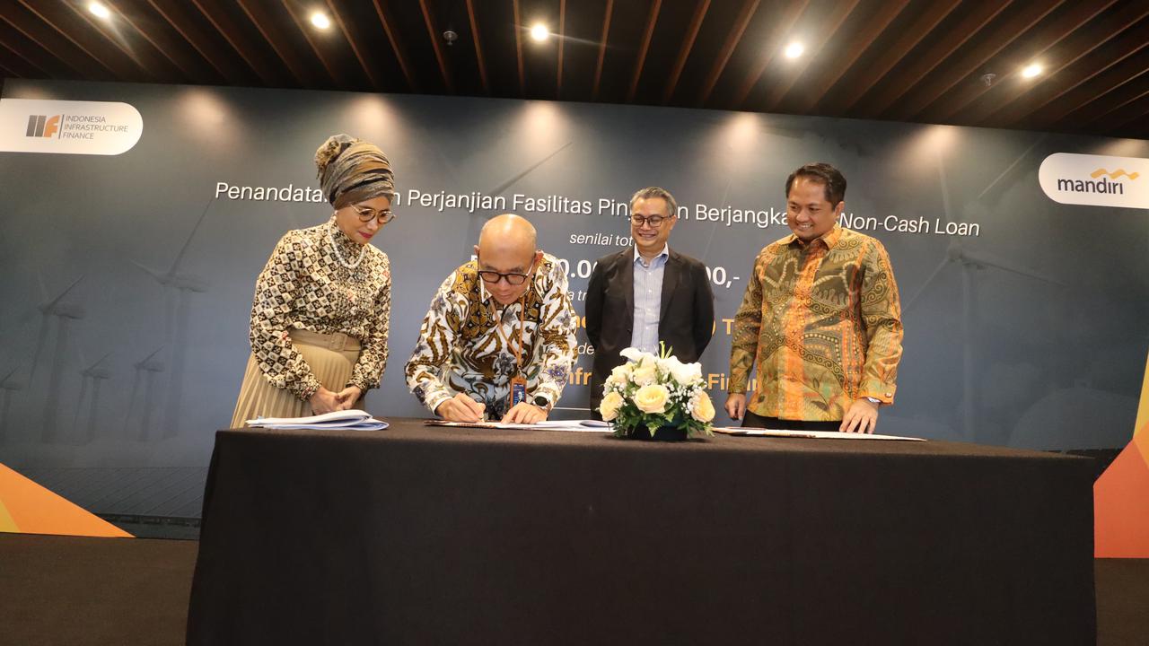 PT Indonesia Infrastructure Finance (IIF) menerima pendanaan sebesar Rp2 triliun dari PT Bank Mandiri (Persero) Tbk