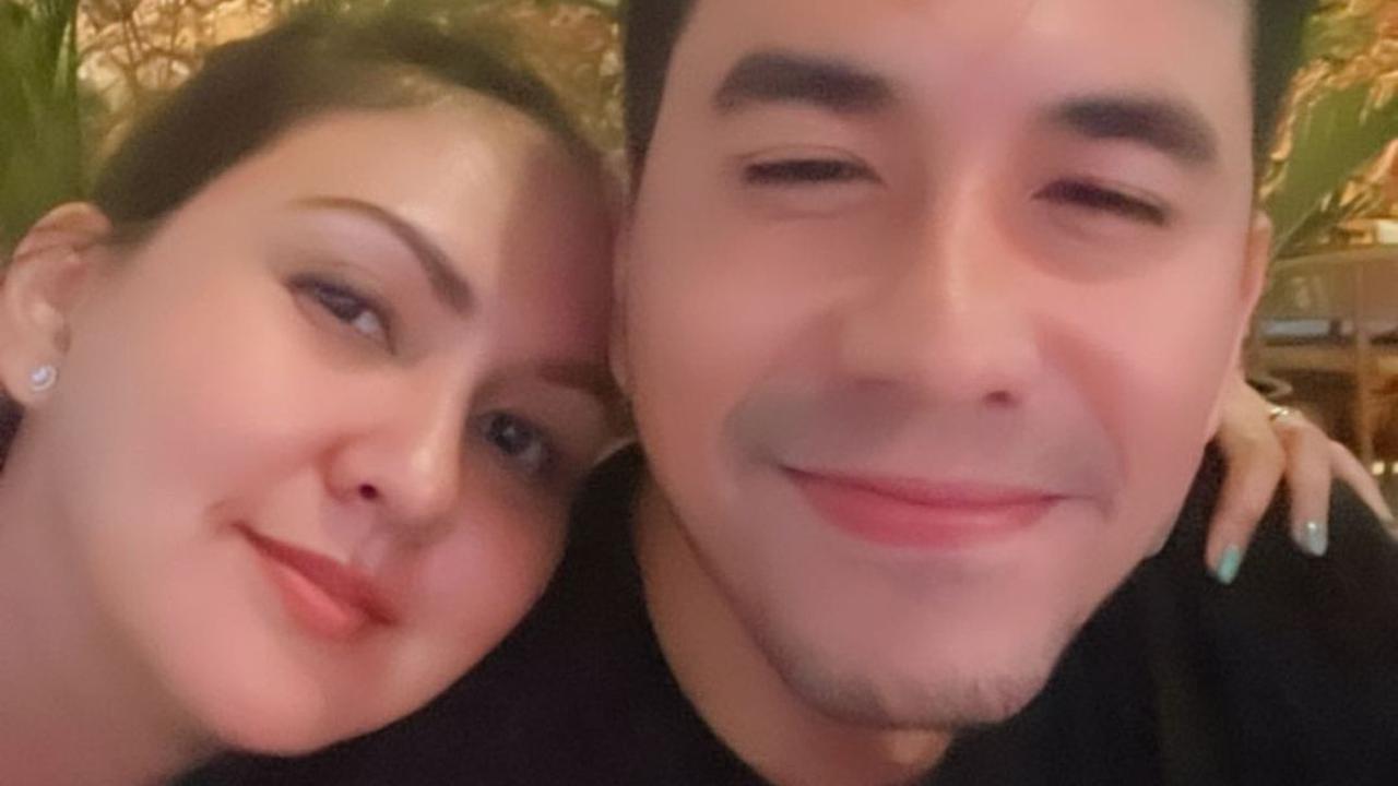 Nonton MotoGP, Ini 6 Potret Darius Sinathrya dan Donna Agnesia saat di Lombok