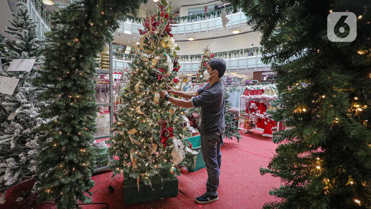Pernak Pernik Hiasan Natal Mulai Ramai di Mal