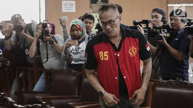 Tio Pakusadewo Hadiri Sidang