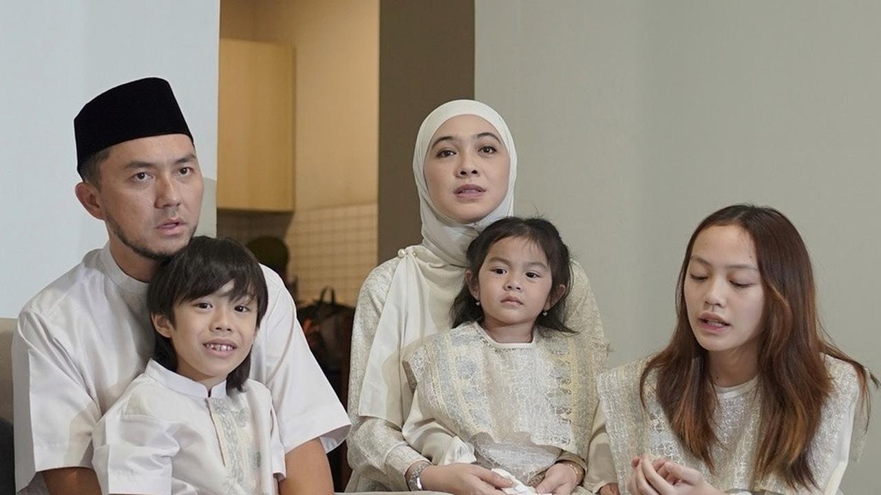 Berangkat Haji, 9 Potret Ananda Omesh Pamitan Kepada Keluarga & Sahabat Sebelum Bertolak ke Tanah Suci - Penuh Haru