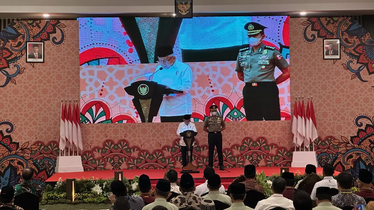 Wakil Presiden Ma’ruf Amin menghadiri acara silaturahmi Forum Kerukunan Umat Beragama dan Pengukuhan Komite Daerah Ekonomi dan Keuangan Syariah (KDEKS) Provinsi Gorontalo, Sulawesi Utara, Jumat (14/4/2023).