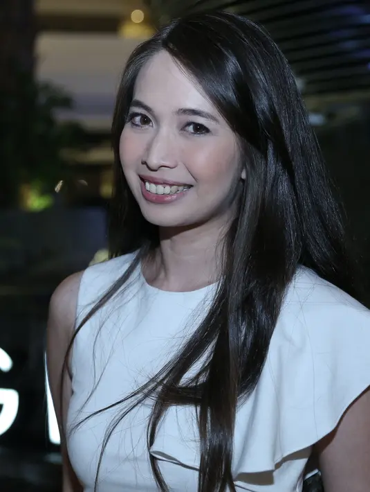 Verlita Evelyn menceritakan hingga dirinya suka dengan fashion. Sejak kecil, Verlita sering mengikuti gaya model dan berjalan layaknya model. Dari situlah terlintas keinginan untuk merancang busana. (Galih W. Satria/Bintang.com)