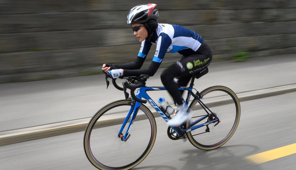 Ali Zada berkata "Ini bukan hanya demi saya. Ini lebih demi semua wanita di Afganistan dan negara seperti Afganistan yang tidak memiliki hak bersepeda." Dirinya juga menegaskan "Saya akan mewakili kemanusiaan." (Foto: AFP/Fabrice Cofrini)