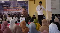 Gus Fawait bersama ratusan emak-emak Laskar Sholawat melakukan doa bersama untuk keselamatan mudik 2023. (Istimewa).