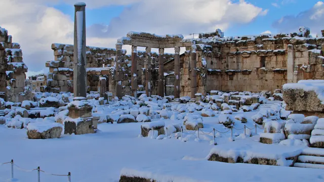 Ketika Salju Selimuti Kota Baalbek di Lebanon