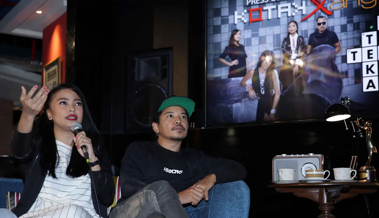 Tantri sang vokalis mengaku bahwa berkolaborasi dengan Anggun telah lama di inginkan. Keinginan itu  muncul saat Kotak bersama Anggun berkolaborasi dalam acara sebuah televisi. (Deki Prayoga/Bintang.com)