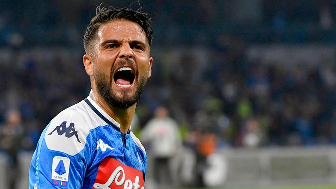 Reaksi penyerang Napoli Lorenzo Insigne saat menjamu Atalanta dalam laga pekan kesepuluh Liga Italia di Stadion San Paolo, Naples, Rabu (30/10/2019). Laga sengit Napoli vs Atalanta berakhir tanpa pemenang dengan skor 2-2. (Ciro Fusco/ANSA via AP)