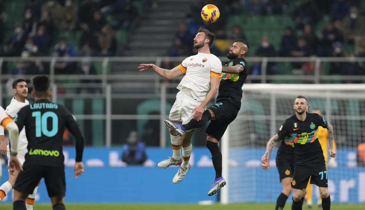 Skor tidak berubah sampai pertandingan berakhir. Inter Milan dinyatakan sebagai pemenang dari duel ini dan melaju ke babak semifinal. (AP Photo/Antonio Calanni)