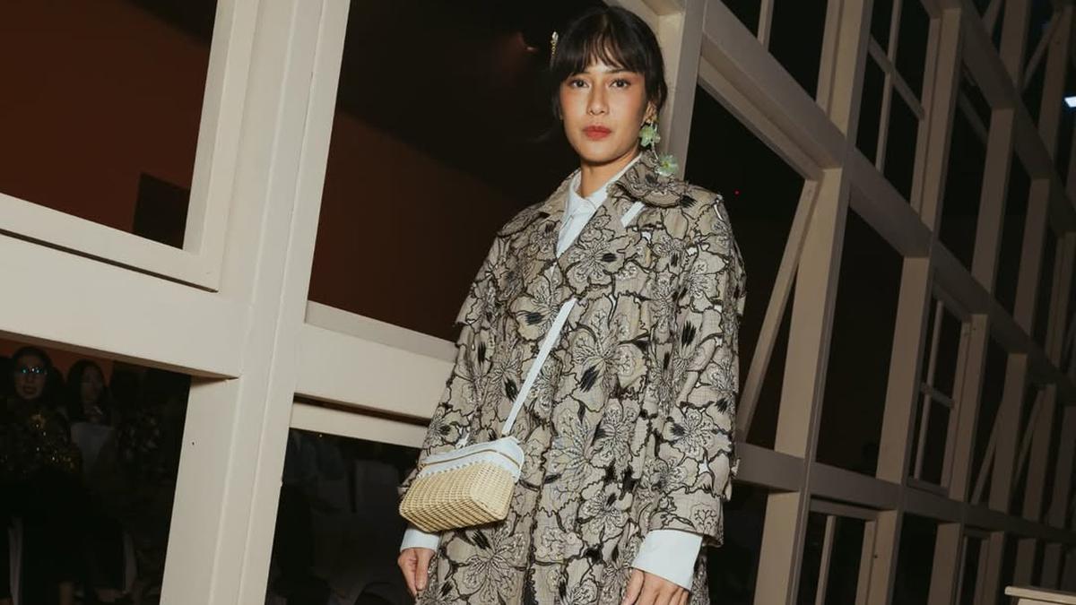Cara Memakai Baju Oversized agar Tetap Proporsional
