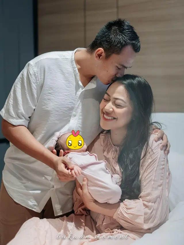 Sudah Dikaruniai Anak Pertama, Ini 6 Potret Bahagia Nadhila Maharani dan Suami
