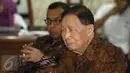 Chairman and Founder Lippo Group Mochtar Riady memberikan sambutan usai menyerahkan bantuan dana dan barang untuk korban bencana Pidie Jaya Aceh senilai 500 juta di Gedung PMI Jakarta, Kamis (8/12). (Liputan6.com)