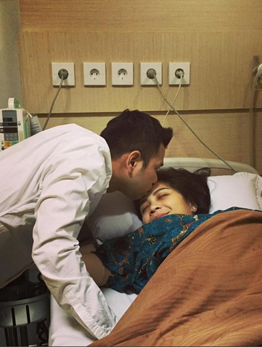 Raffi Ahmad dan Nagita Slavina sambut buah hati pertama mereka lahir ke dunia. (via instagram/@raffinagita1717)