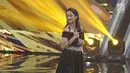 Pesinetron Megan Domani menyampaikan sambutan setelah meraih penghargaan SCTV Awards 2017 di Studio 6 Emtek City, Jakarta, Rabu (29/11). Megan membawa pulang piala untuk  kategori Aktris Pendukung Wanita Paling Ngetop. (Liputan6.com/Herman Zakharia)