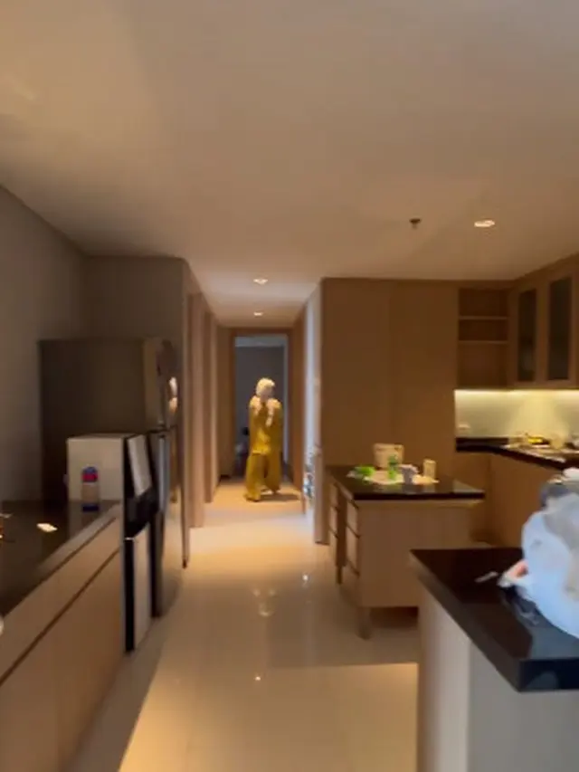 6 Momen Tya Ariestya Staycation di 'Penthouse 5M' yang Viral di Layangan Putus
